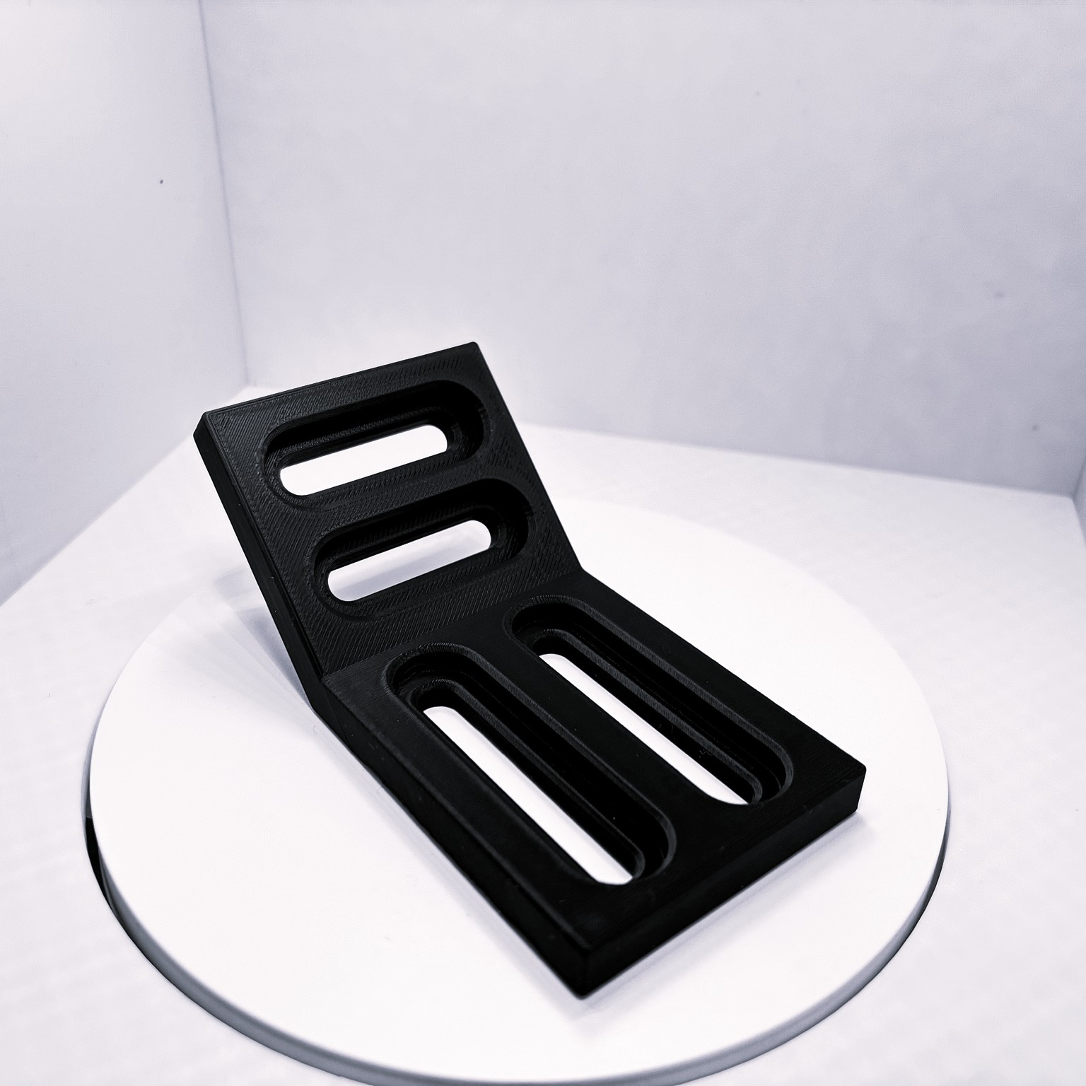 Montage- und Justierhalter mit Langlöchern